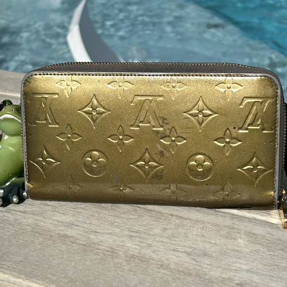 Louis Vuitton Wallet - Picture 2 of 4